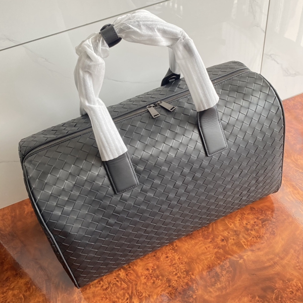 ボッテガヴェネタバッグ背面デザイン